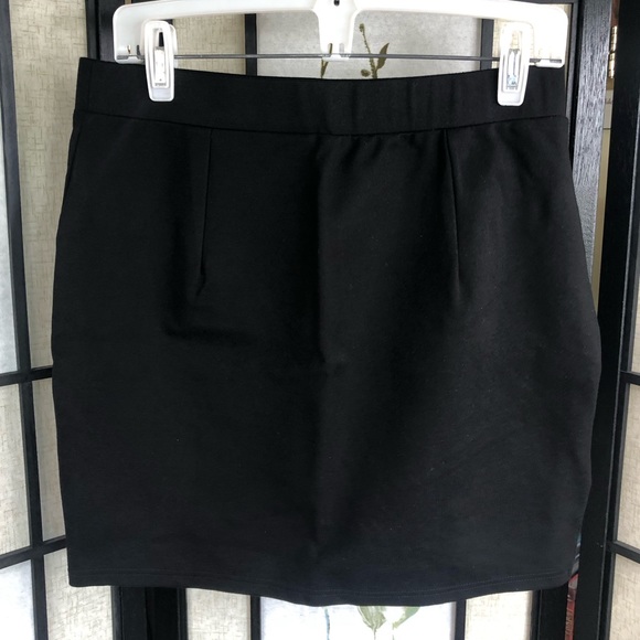 Black Faux Wrap Mini Skirt. Size Large. - Picture 7 of 8